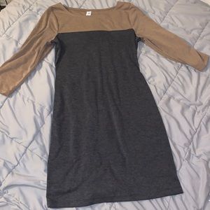 🎉5️⃣ for 2️⃣5️⃣ 🎉
 khaki and dark grey color block dress